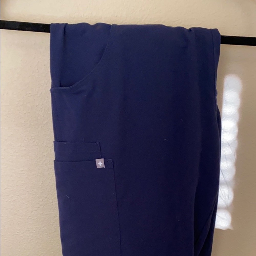 Figs Navy cargo L scrub bottoms